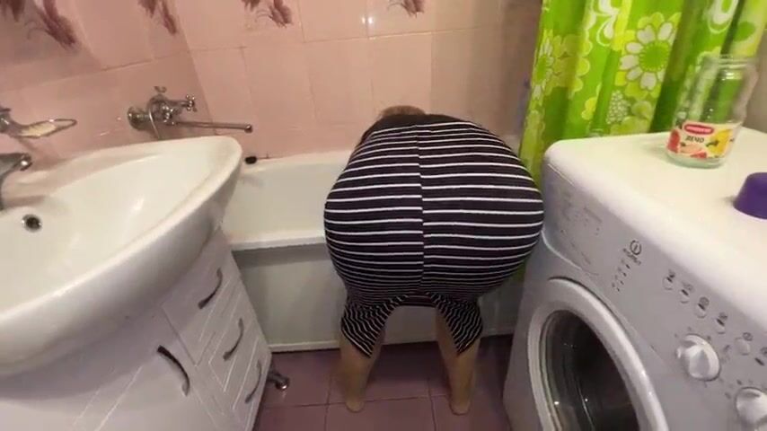 Stepmom Balances Household Chores and Intimate Moments in a Surprising Way!