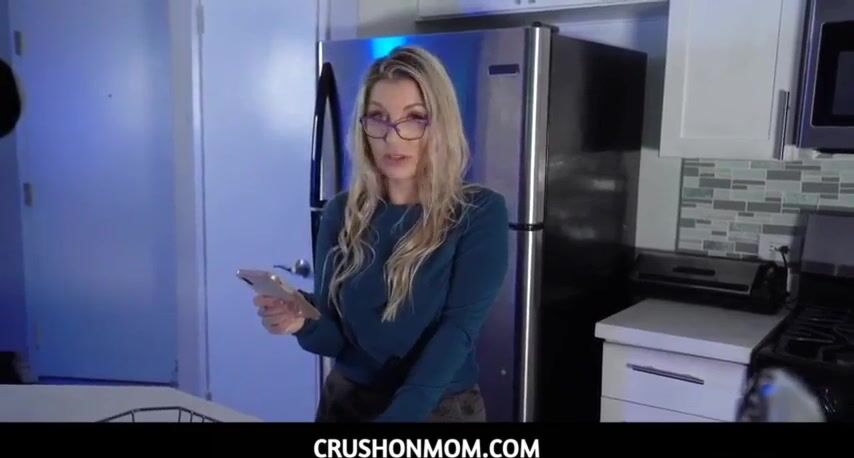 Steamy Encounter with Ashley: A POV Fantasy Featuring a Tempting Stepmom