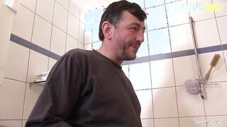 AMATEUR EURO - Deutsche Babe Oxana Loves To Fuck In The Bathtub