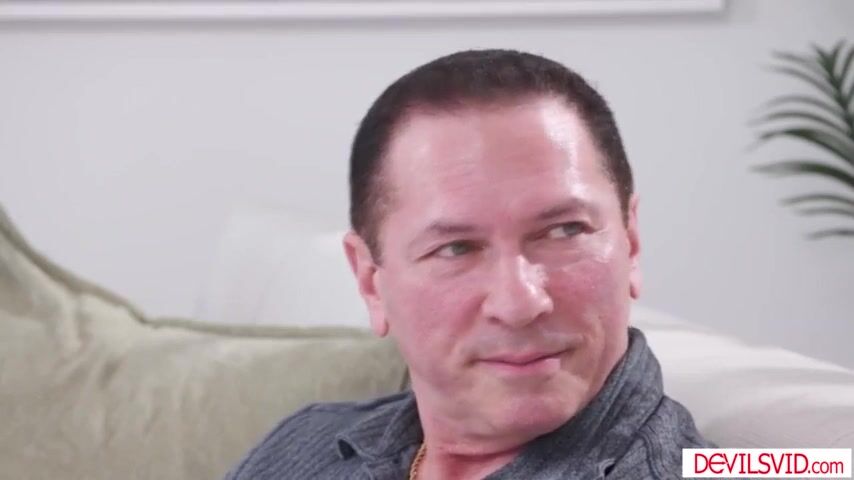 Stepdaughter Satine Summer wants her stepdad to teach her anal sex. The guy hesitated but she insists,so he spreads her legs but fucks her pussy first