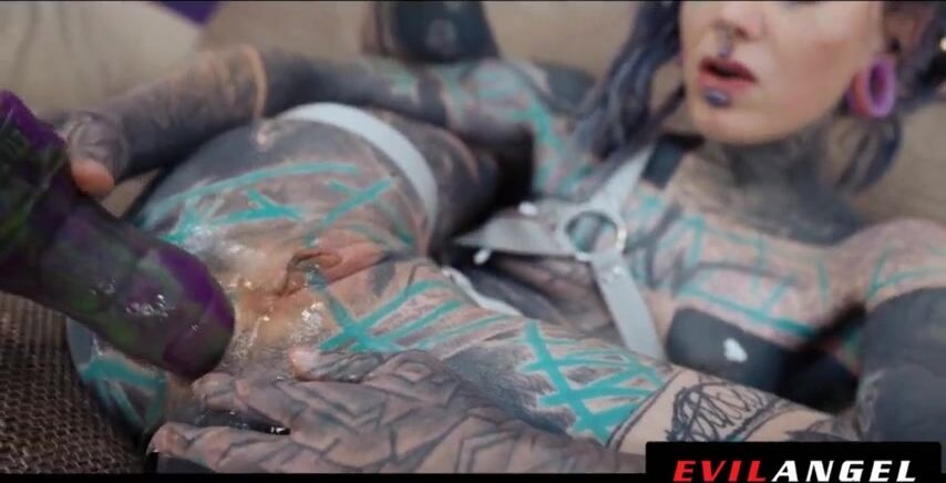 Fully Tatted Alt Slut Takes Gaping DAP