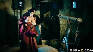 Game of Thrones parody a huge boobs witch and John Snow