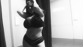 Curvy Stepmom Shows Off Her Assets and Delivers an Unforgettable Experience!