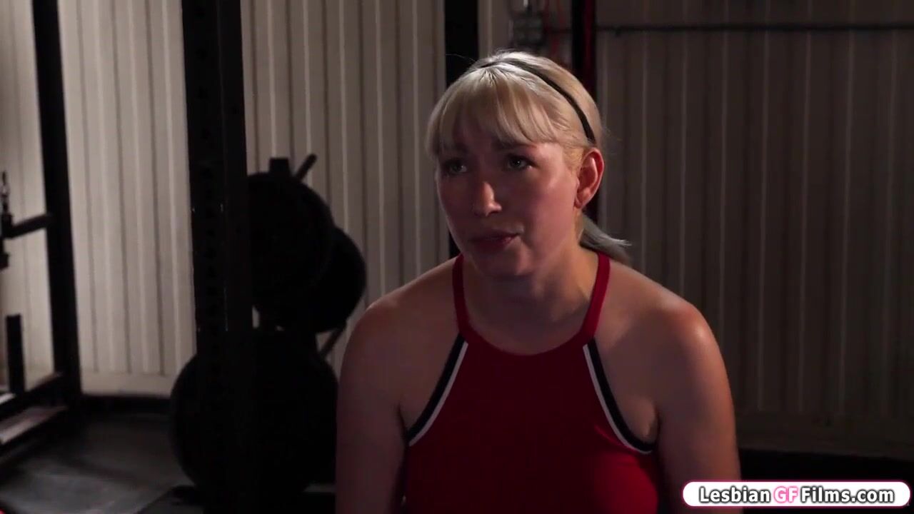 Curvy Fitness Instructor Gets a Private Session with a Playful Blonde Babe!