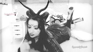 Halloween Succubus Cosplay: Big Ass Girl Gives Blowjob to Two Toys and Cums in Mouth